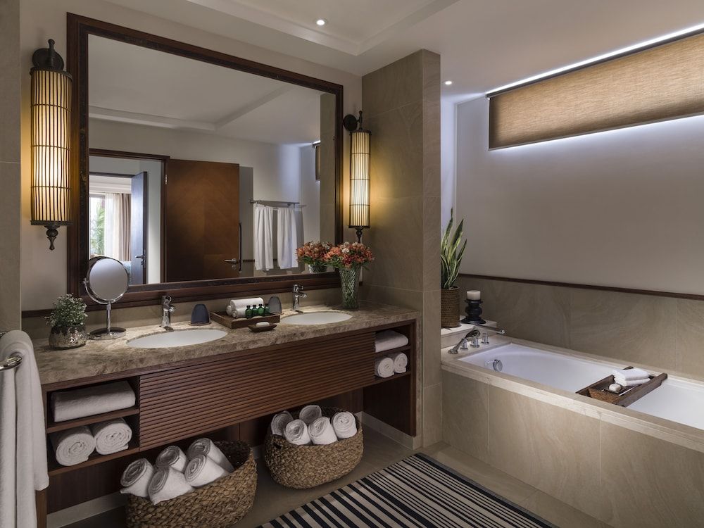 Shangri-La Hambantota Premier Suite, 1 King Bed (Ocean) 3