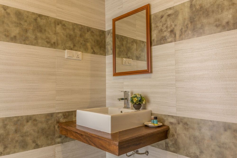 Tamarind Tree Inn Standard Double Room 4