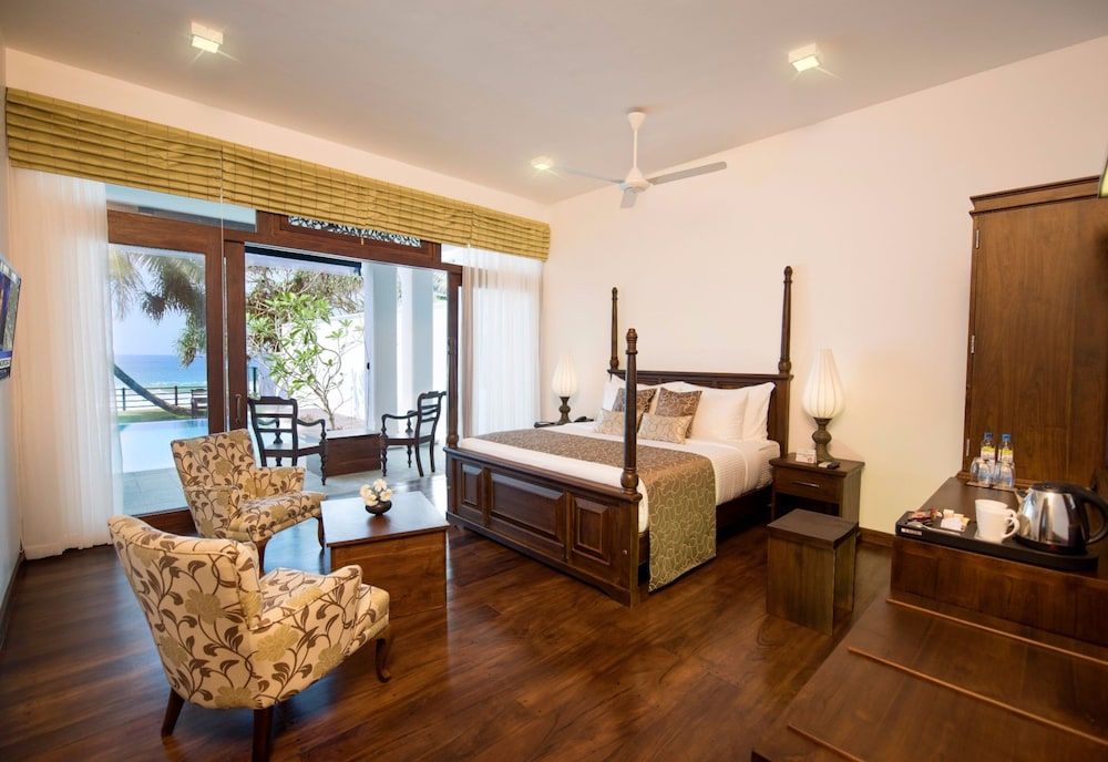 Villa 46 Deluxe Room, Pool View 4