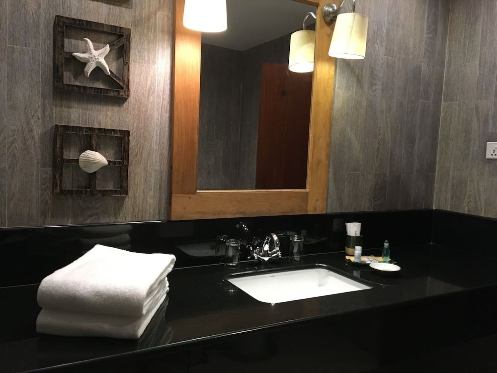 The Beach Boutique Hotel Deluxe Room, Sea View 5