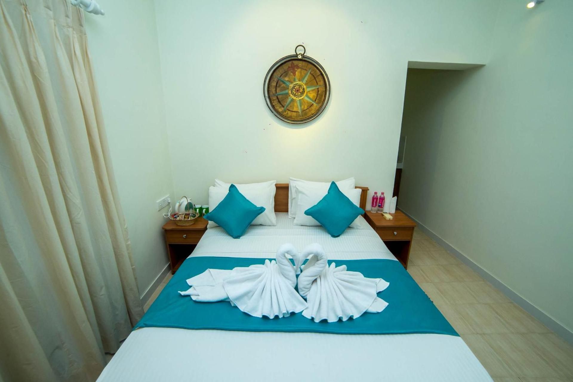 Staycation Offer: Deluxe Room with Complimentary Breakfast and Dinner for 2 pax 