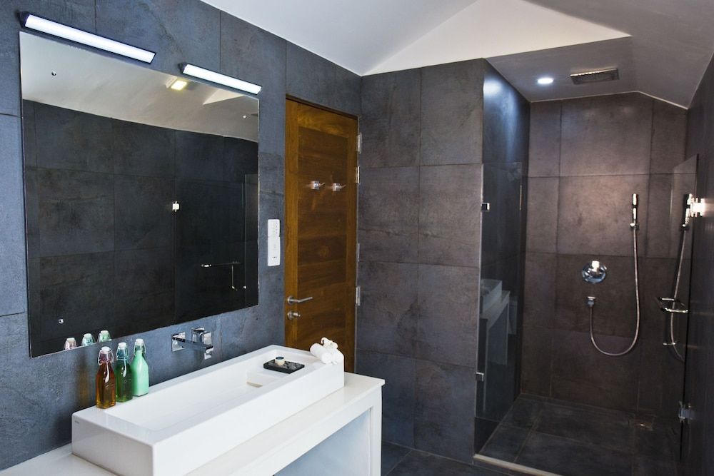 Villa Santé by The Serendipity Collection King Room with Balcony 6