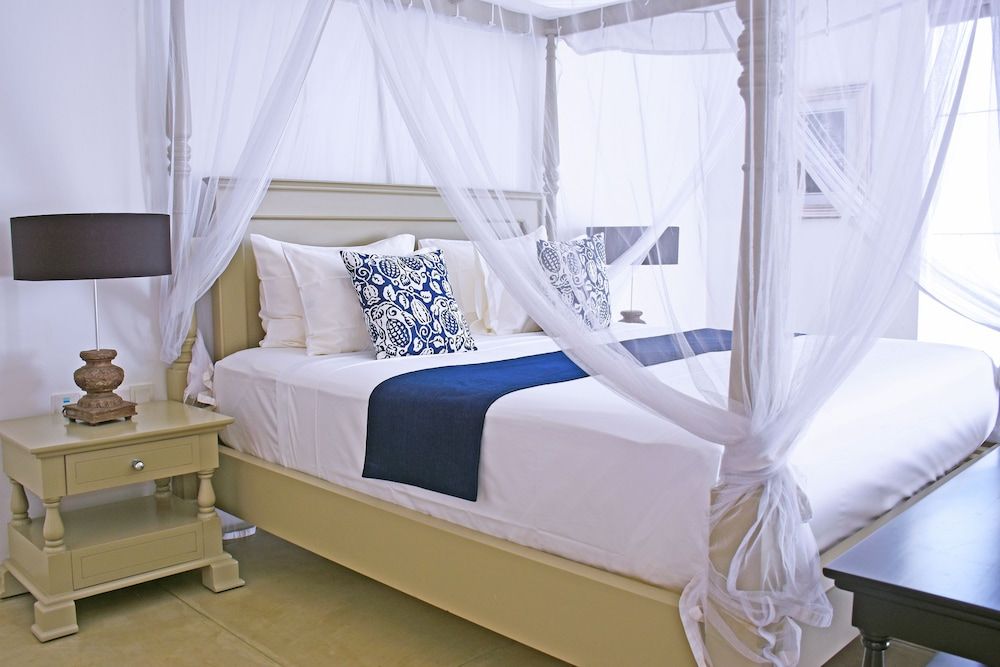 Villa Santé by The Serendipity Collection Deluxe Double Room with Side Sea View 3