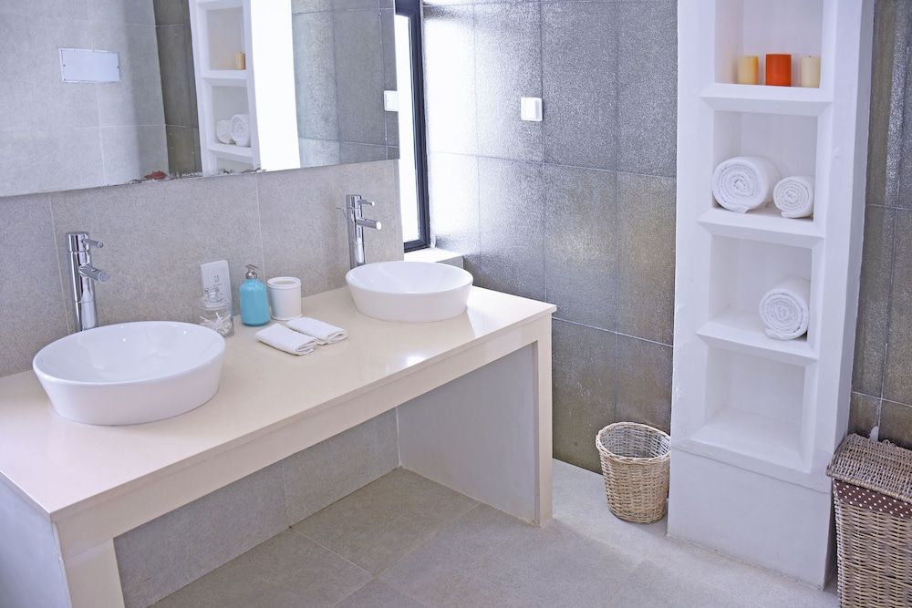 Villa Santé by The Serendipity Collection Deluxe Double Room with Side Sea View 4