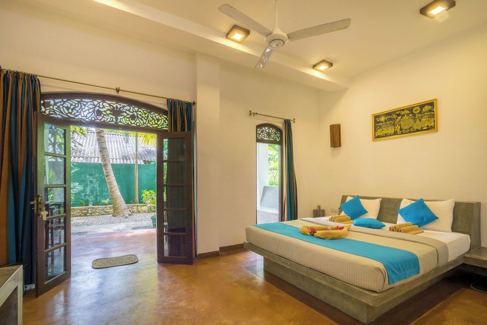 Deluxe Double Room, 1 King Bed, Private Bathroom, Garden View