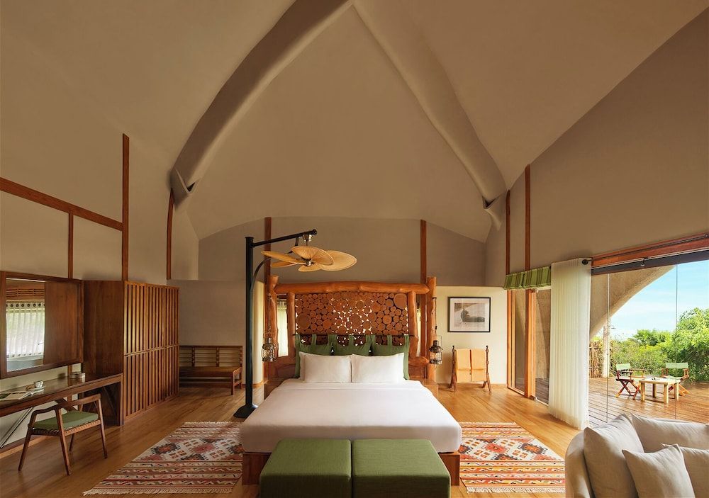 All Inclusive Luxury Cabin with Safari