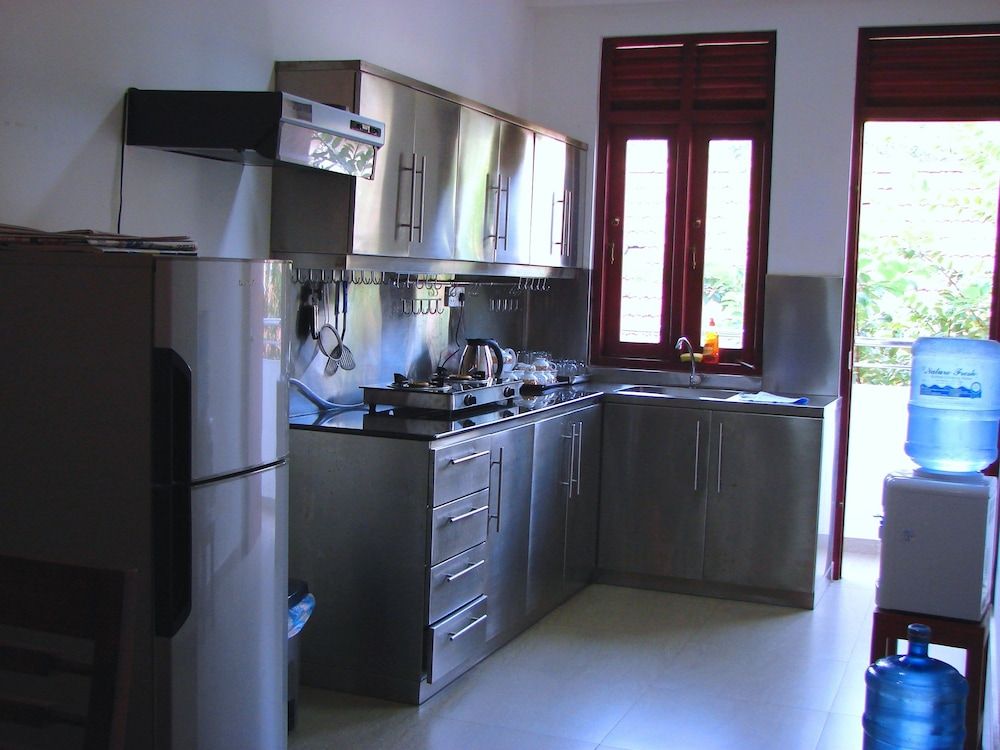 Ocean Breeze Apartment Colombo Family Apartment, 4 Bedrooms, Beachside 3