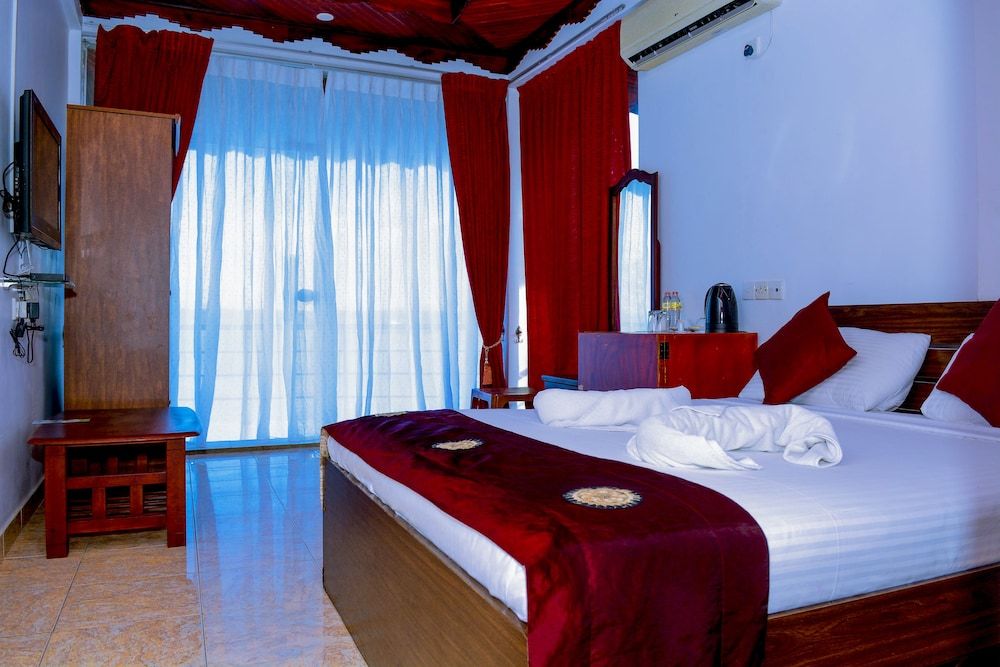 Villa Hotel Deluxe Double Room, 1 Queen Bed, Balcony, Bay View 6