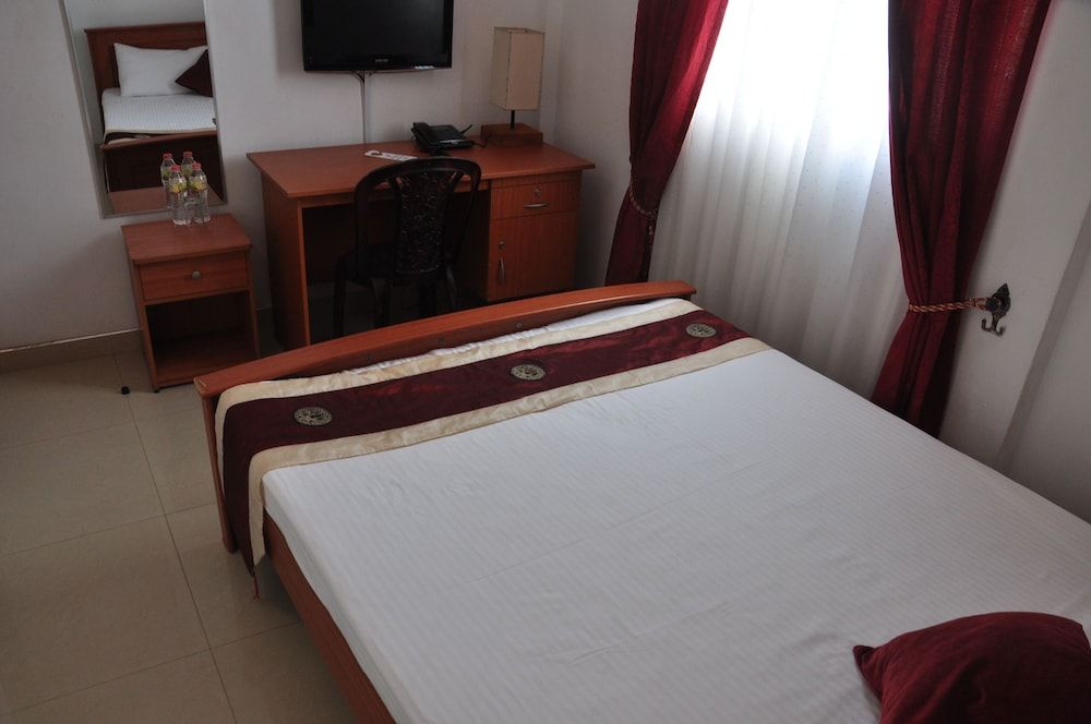 Villa Hotel Deluxe Double Room, 1 Queen Bed, Balcony, Bay View 4