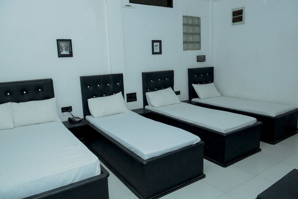 Villa Hotel Deluxe Double Room, 1 Queen Bed, Balcony, Bay View 2