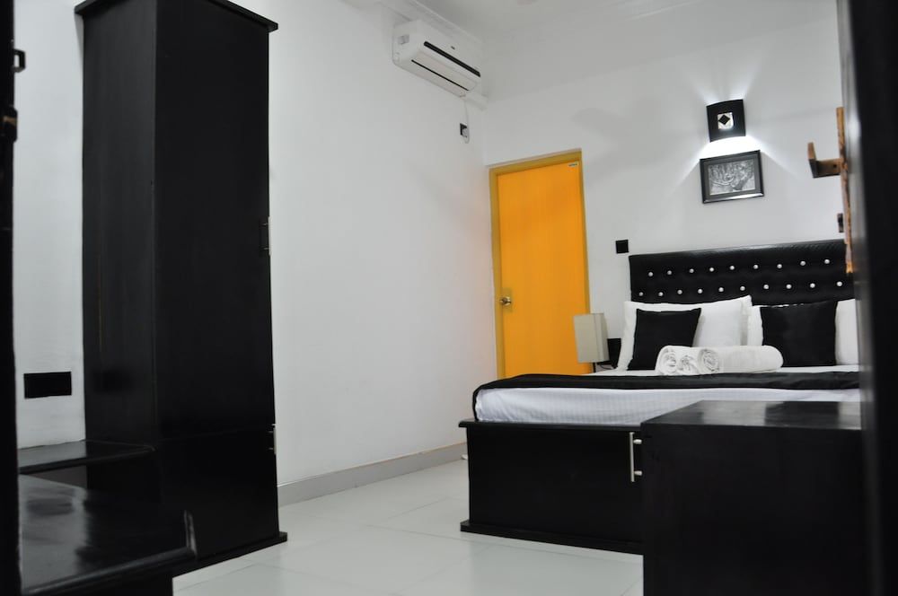 Villa Hotel Deluxe Double Room, 1 Queen Bed, Balcony, Bay View 18