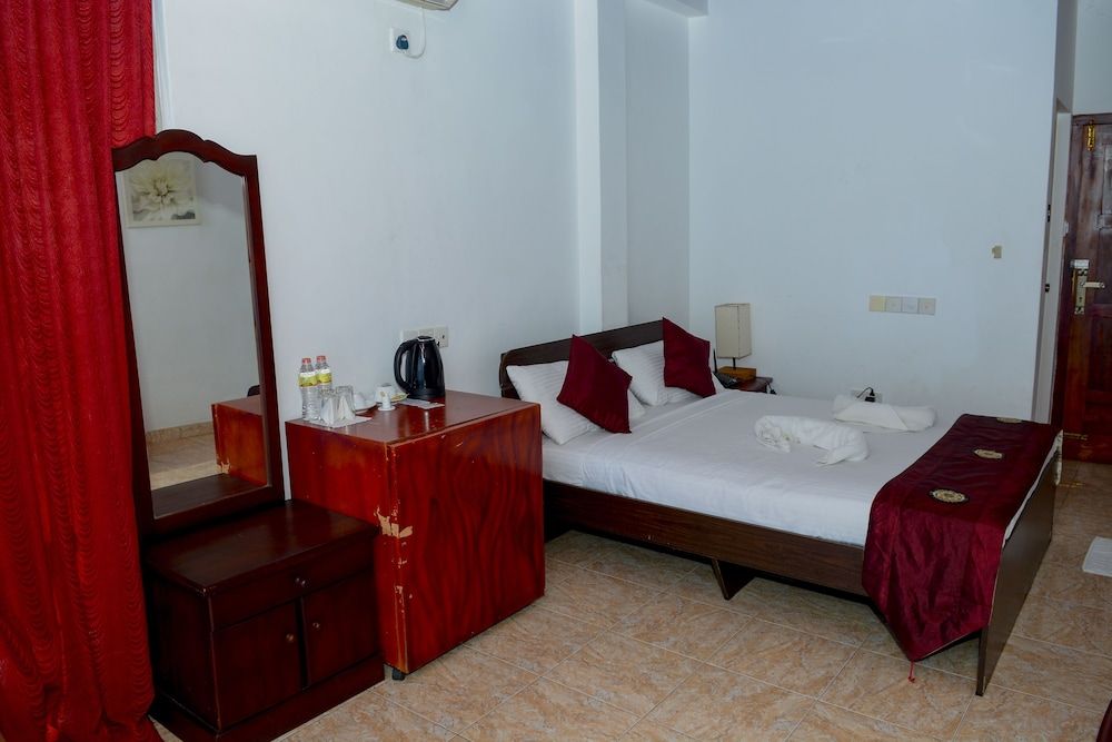Villa Hotel Deluxe Double Room, 1 Queen Bed, Balcony, Bay View 16