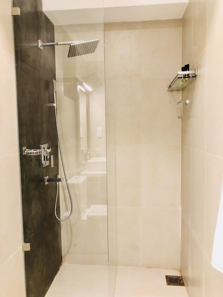 Tropic Inn - Mount Lavinia Standard Twin Room 12