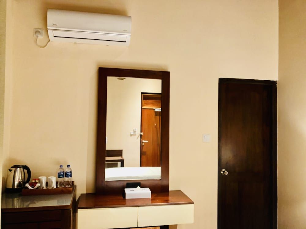 Tropic Inn - Mount Lavinia Standard Twin Room 16