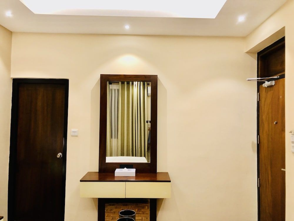 Tropic Inn - Mount Lavinia Standard Double Room 13