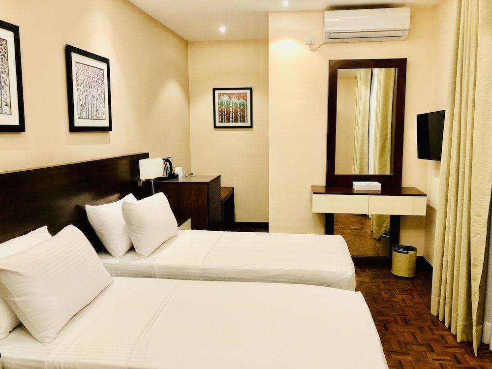 Tropic Inn - Mount Lavinia Standard Twin Room 2