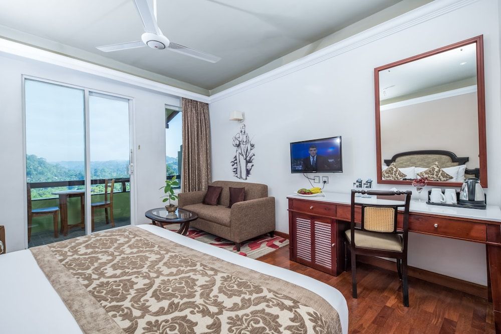 Earl's Regent Kandy Deluxe Room 2