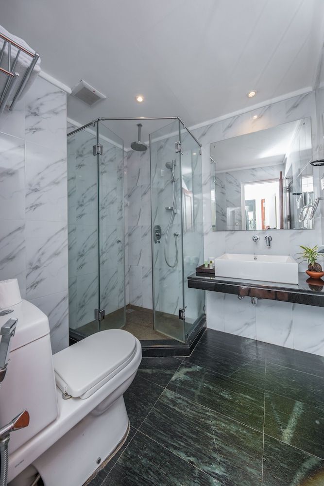 Earl's Regent Kandy Deluxe Room 3