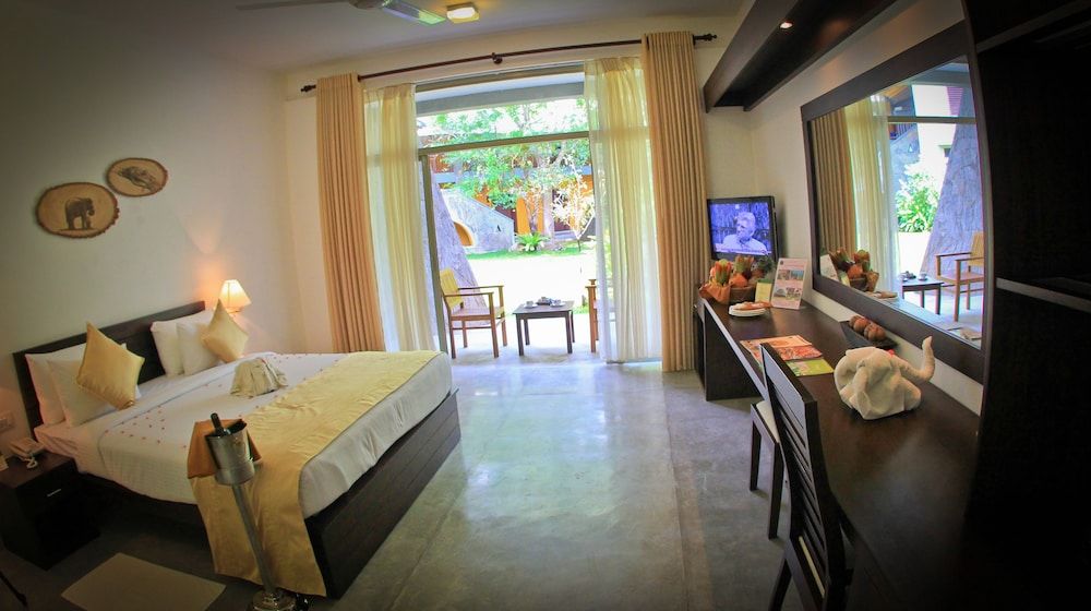 Grand Udawalawe Safari Resort Deluxe Room 6
