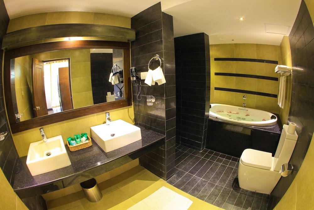 Grand Udawalawe Safari Resort Luxury Suite 5