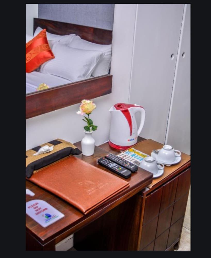 City Breeze By Amaranta Standard Double Room 3