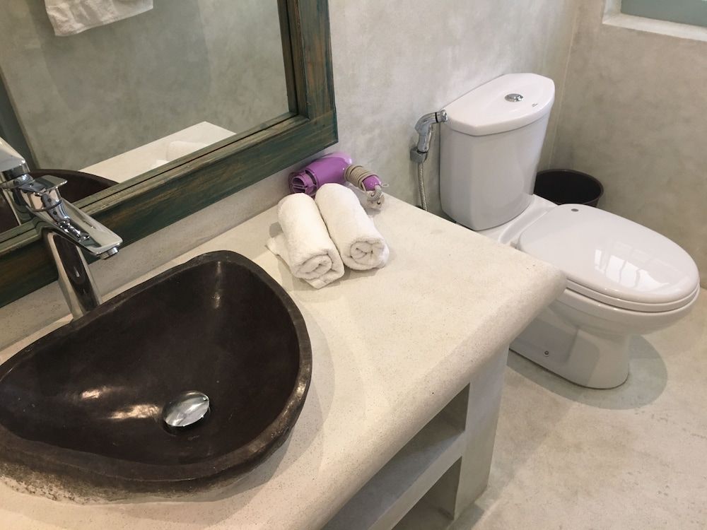 Khalids Guest House Galle Deluxe Twin Room 12