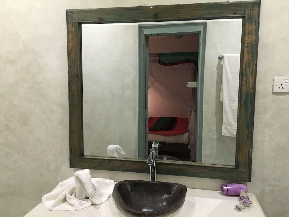 Khalids Guest House Galle Deluxe Twin Room 13