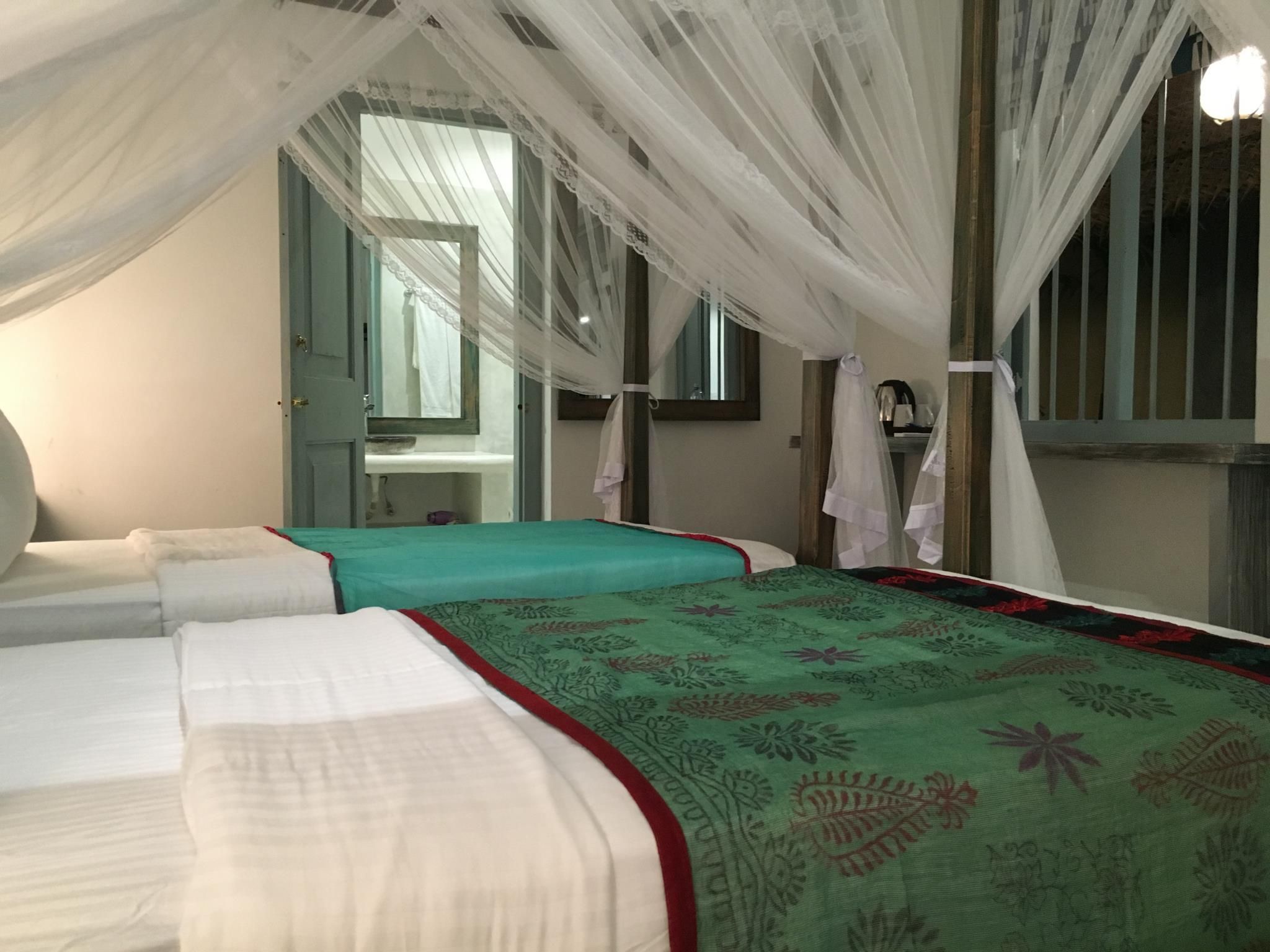Khalids Guest House Galle Deluxe Twin Room 9