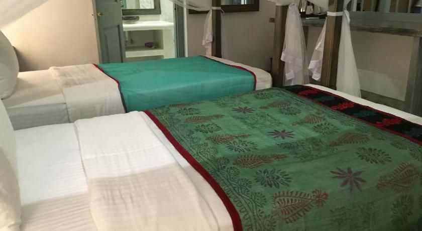 Khalids Guest House Galle Deluxe Twin Room 4