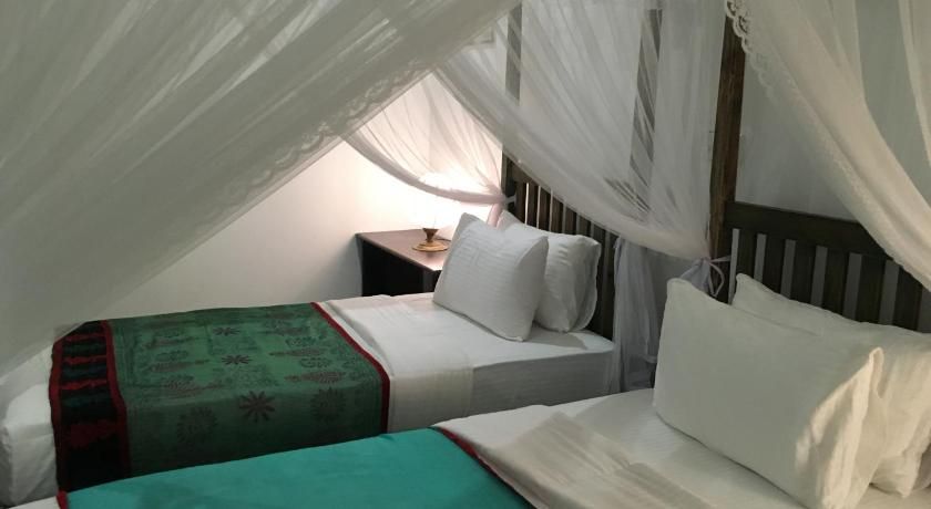 Khalids Guest House Galle Deluxe Twin Room 7