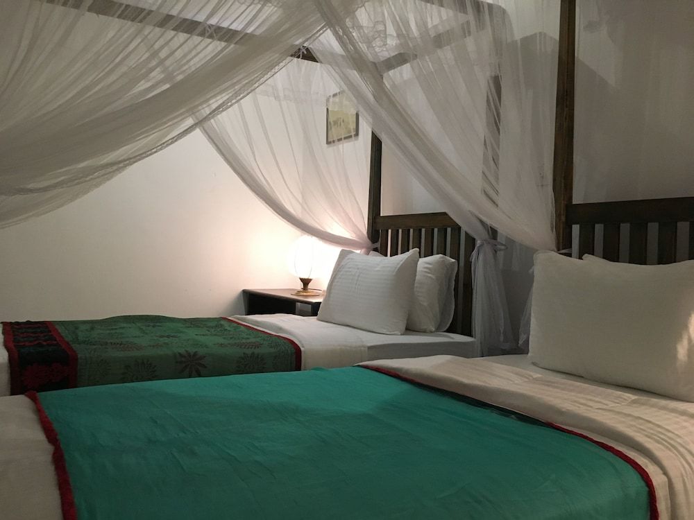 Khalids Guest House Galle Deluxe Twin Room 5