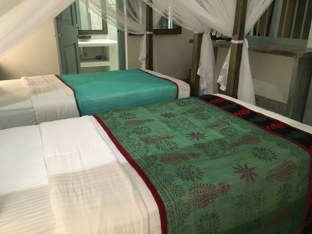 Khalids Guest House Galle Deluxe Twin Room 2