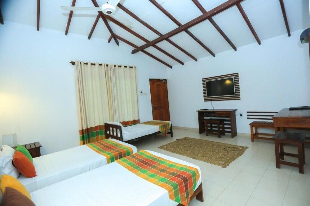 Royal Retreat Sigiriya Superior Chalet, Garden View 10