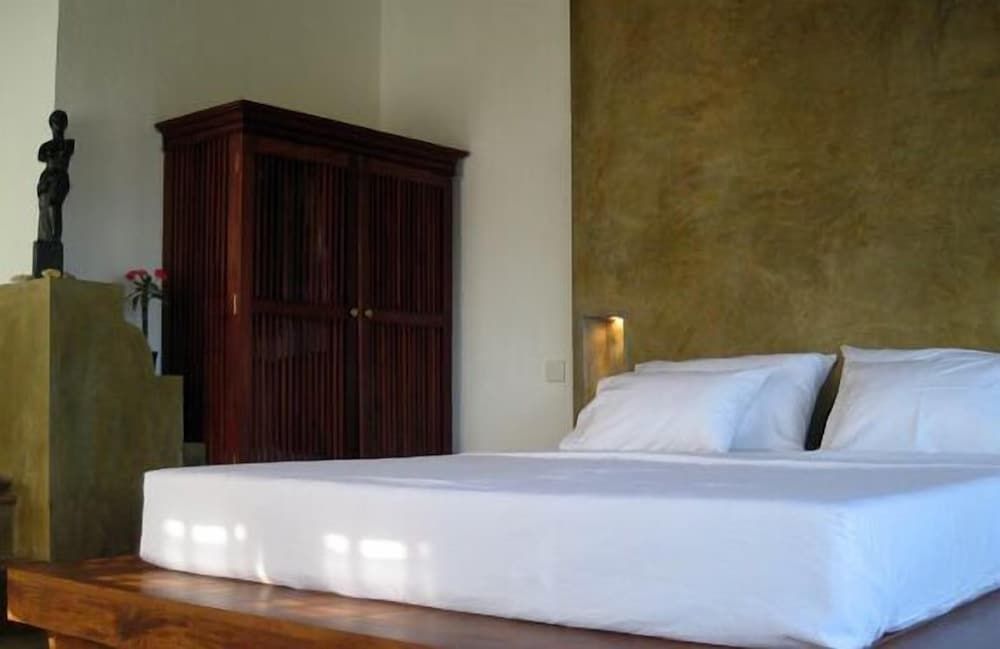 undefined Sandalwood 10