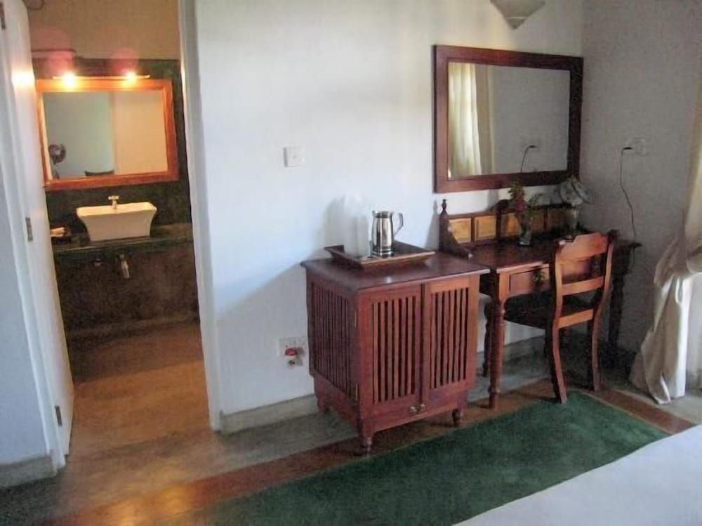 undefined Sandalwood 8