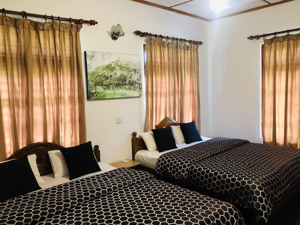 Royal Mount Hotel Quadruple Room 14