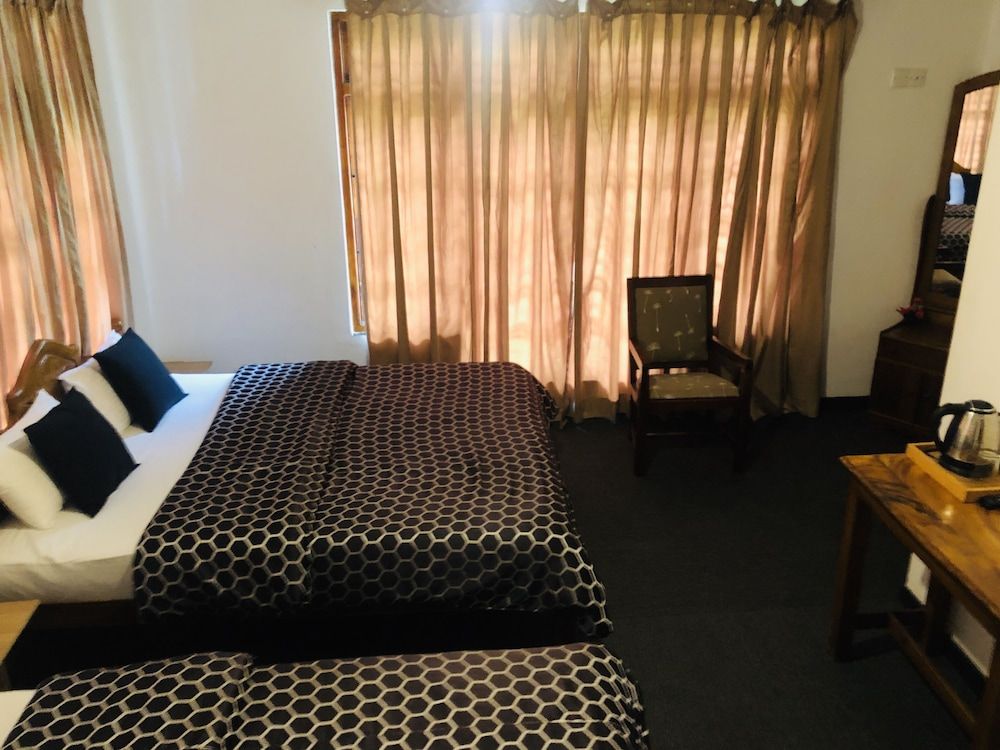 Royal Mount Hotel Quadruple Room 12