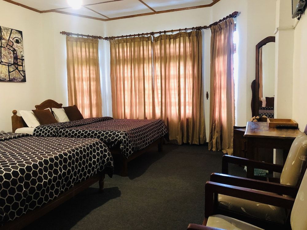 Royal Mount Hotel Quadruple Room 16