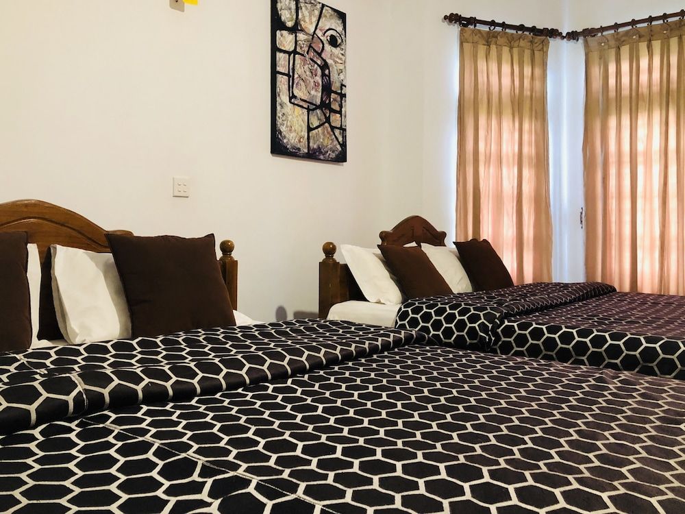 Royal Mount Hotel Quadruple Room 17