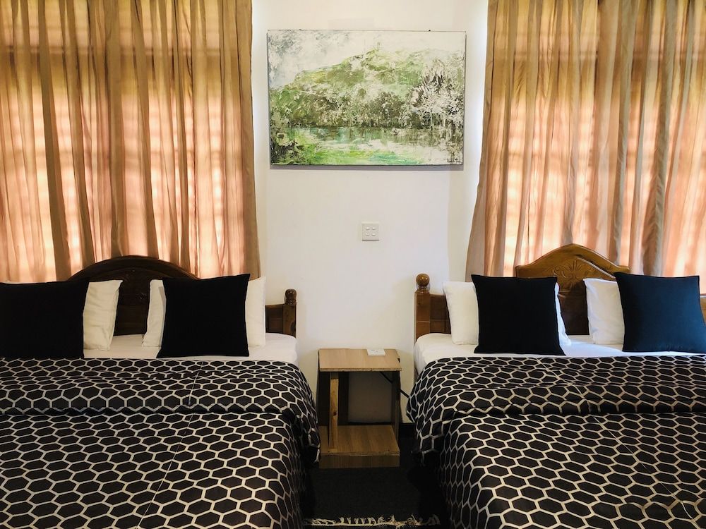 Royal Mount Hotel Quadruple Room 7