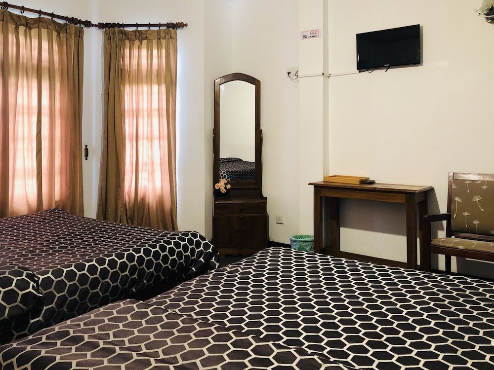 Royal Mount Hotel Quadruple Room 5