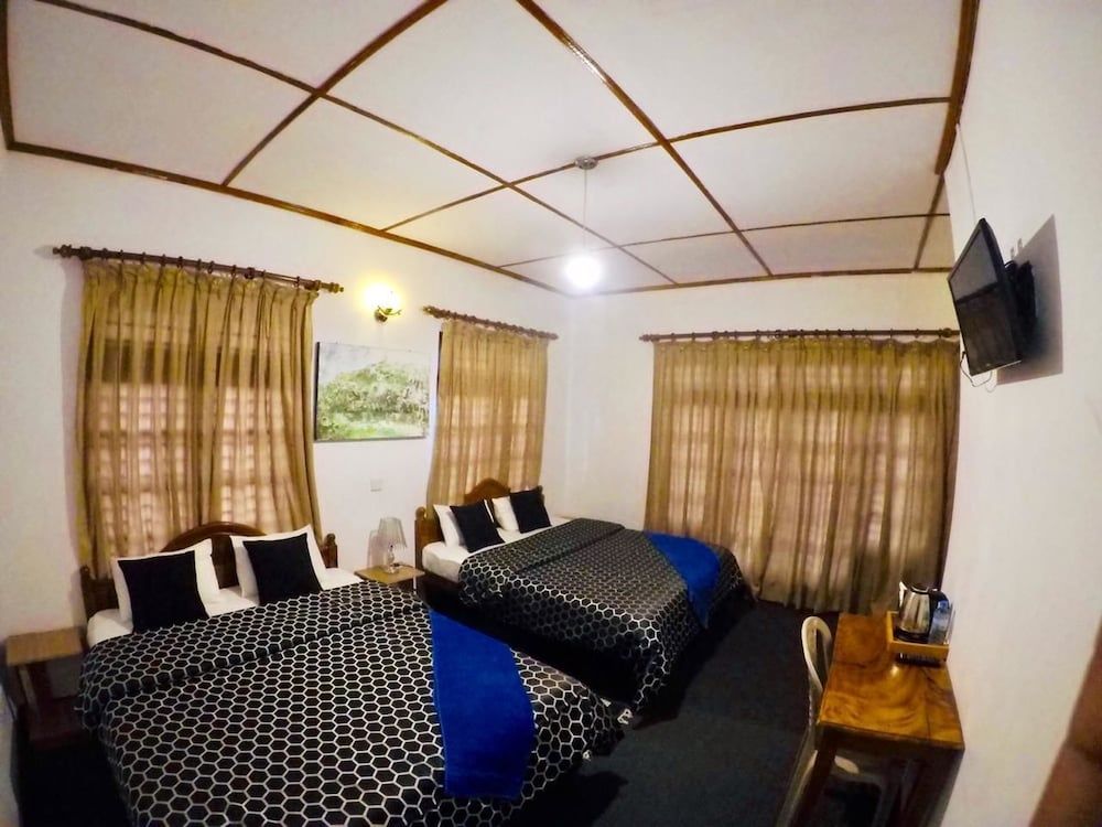 Royal Mount Hotel Quadruple Room 3