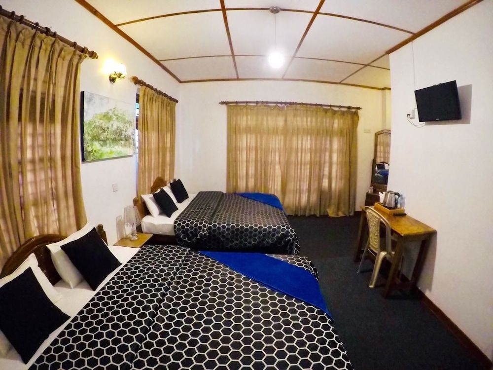 Royal Mount Hotel Quadruple Room 2