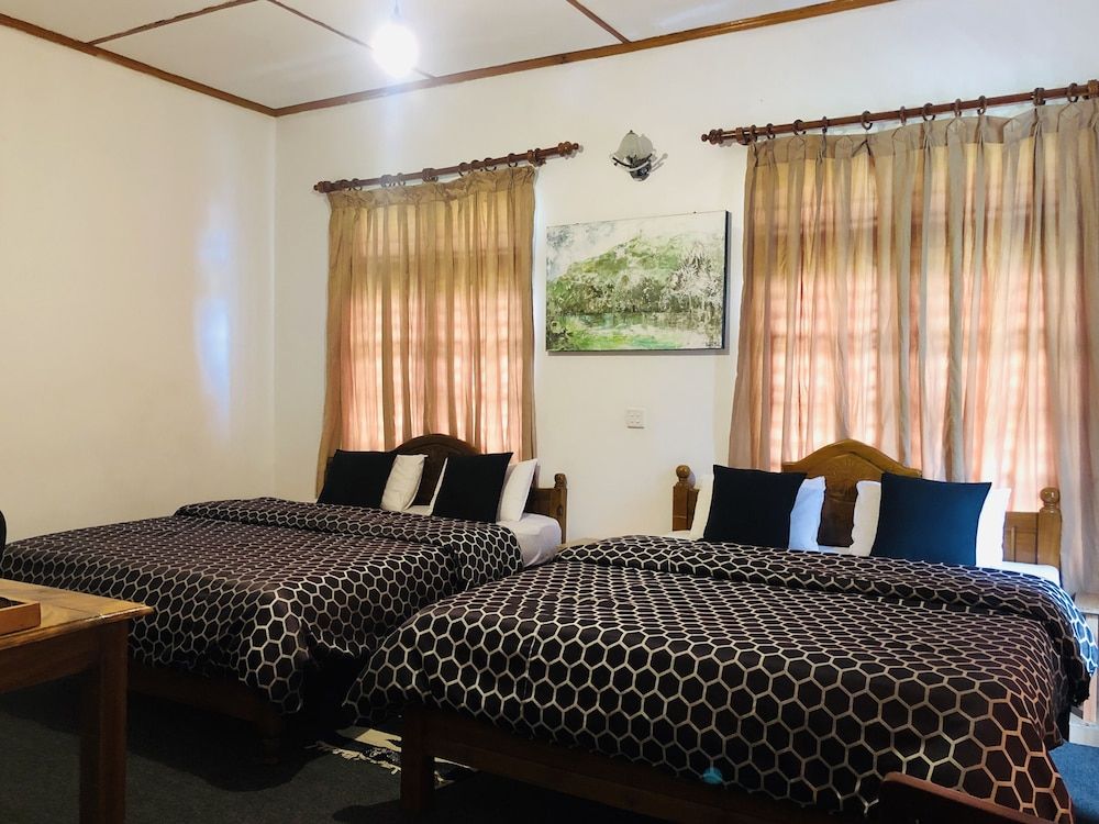 Royal Mount Hotel Quadruple Room 4