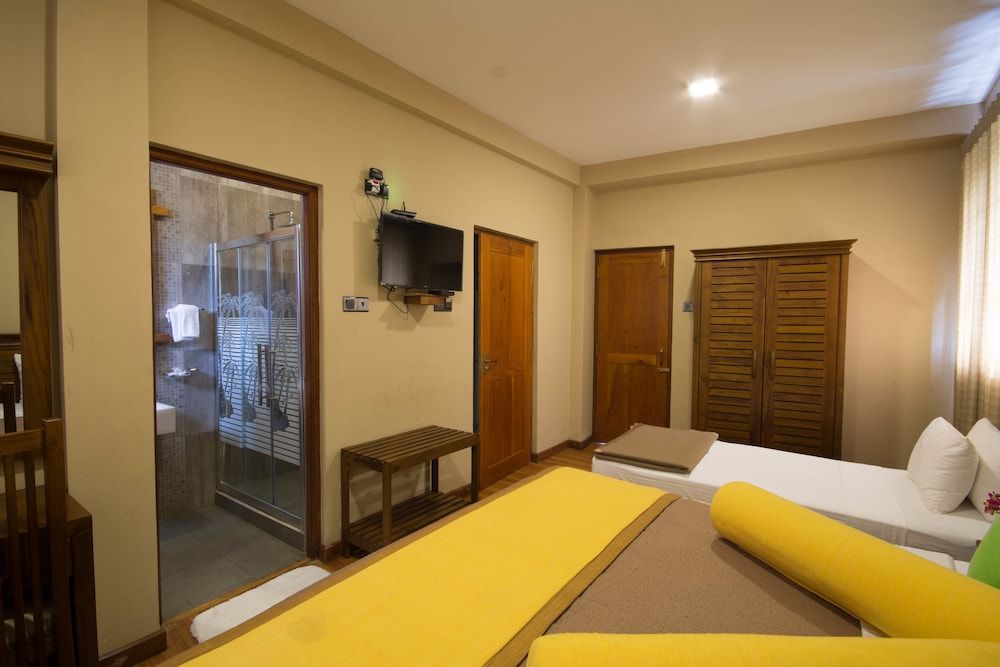 Hill Pride City Hotel Standard Triple Room, Multiple Beds 5