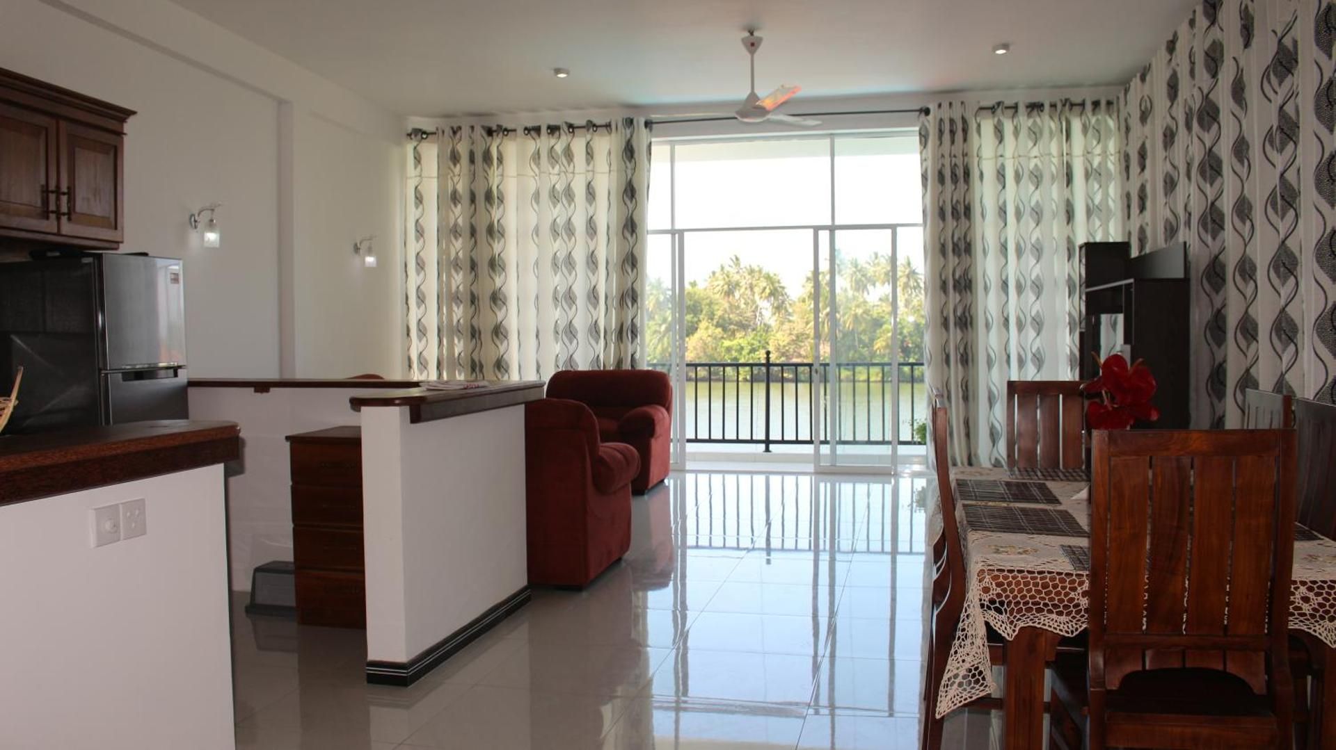 Honeymoon Suite with Balcony