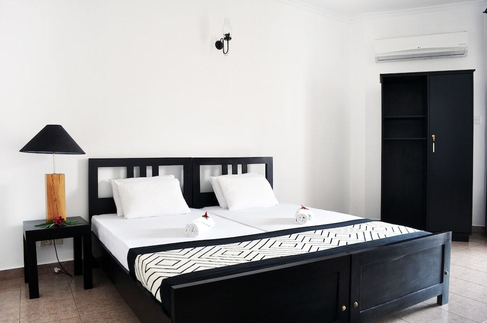 Olu Colombo Villa - Hostel Deluxe Double Room, Balcony 2
