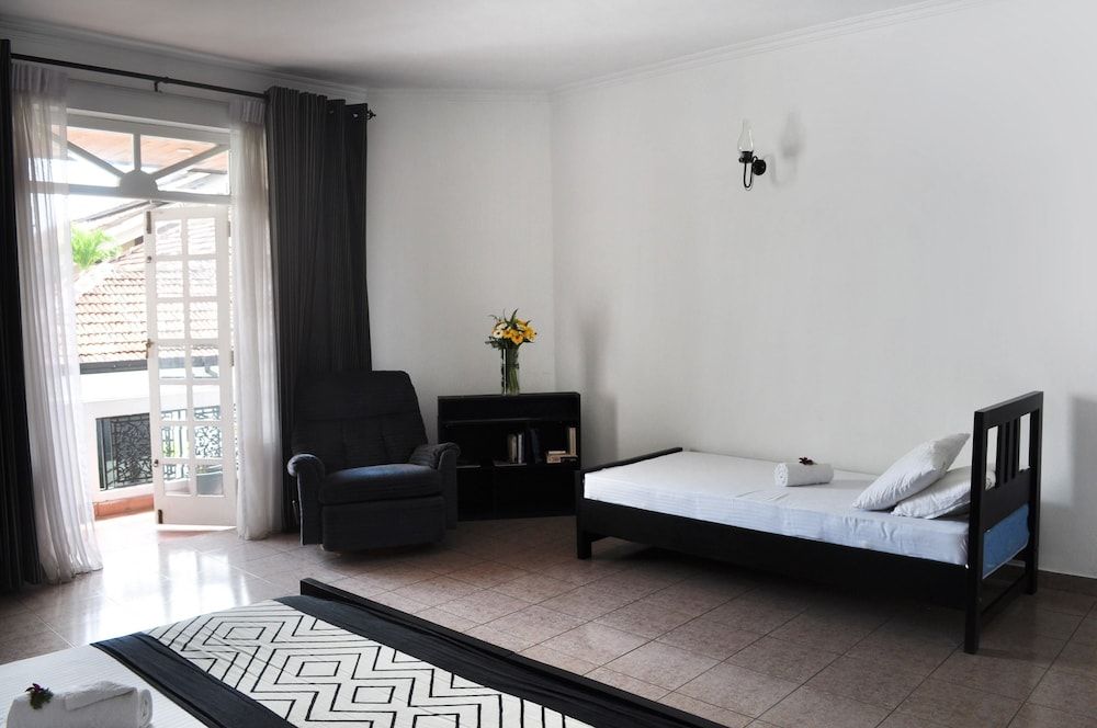 Olu Colombo Villa - Hostel Deluxe Double Room, Balcony 3