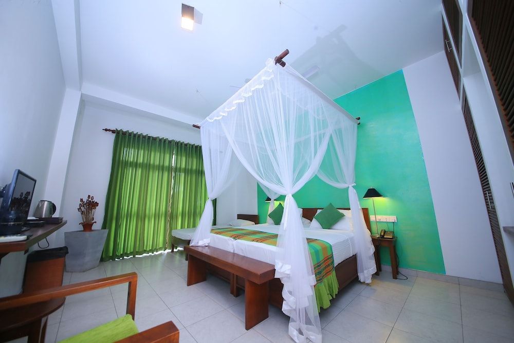 Rockside Beach Resort Deluxe Room 7