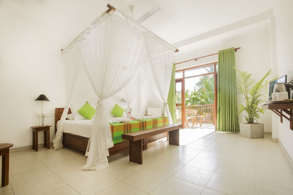 Rockside Beach Resort Deluxe Room 3